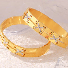 Load image into Gallery viewer, 18K Gold-Plated Czech Diamond Bracelet