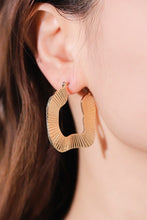 Load image into Gallery viewer, Ribbed Alloy Earrings