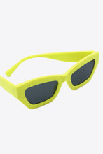 Load image into Gallery viewer, Classic UV400 Polycarbonate Frame Sunglasses