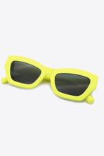 Load image into Gallery viewer, Classic UV400 Polycarbonate Frame Sunglasses