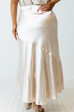 Load image into Gallery viewer, Plus Size Slit Ruffled Skirt