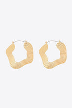 Load image into Gallery viewer, Ribbed Alloy Earrings